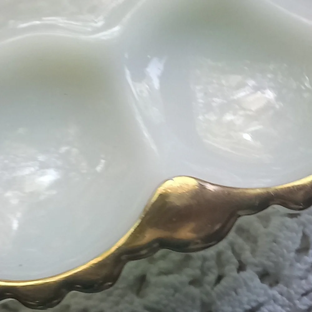 Vintage Anchor Hocking deviled eggs and relish dish. New condition.
